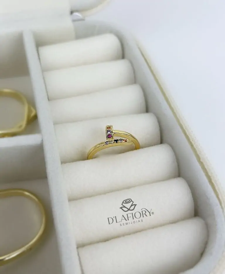 Solitário com Micro Zircônias Coloridas – Semijoia Ouro 18K